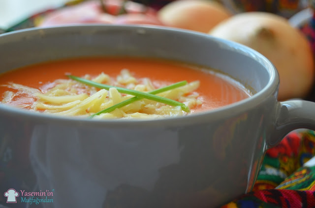 soganli-domates-corbasi