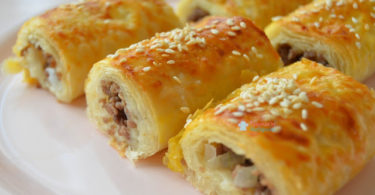 hazir-baklava-yufkasindan-sodali-kiymali-borek